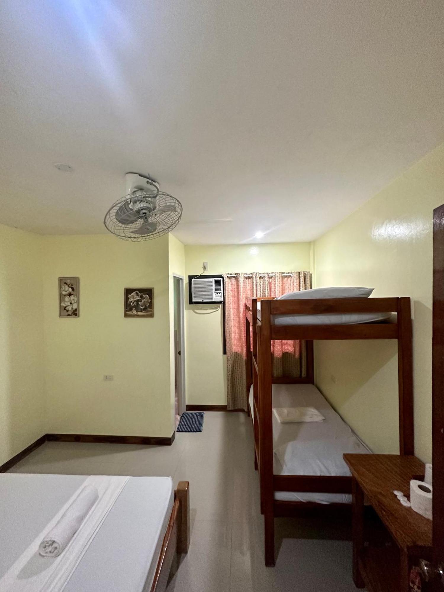 Edgar'S Guest House Moalboal Esterno foto
