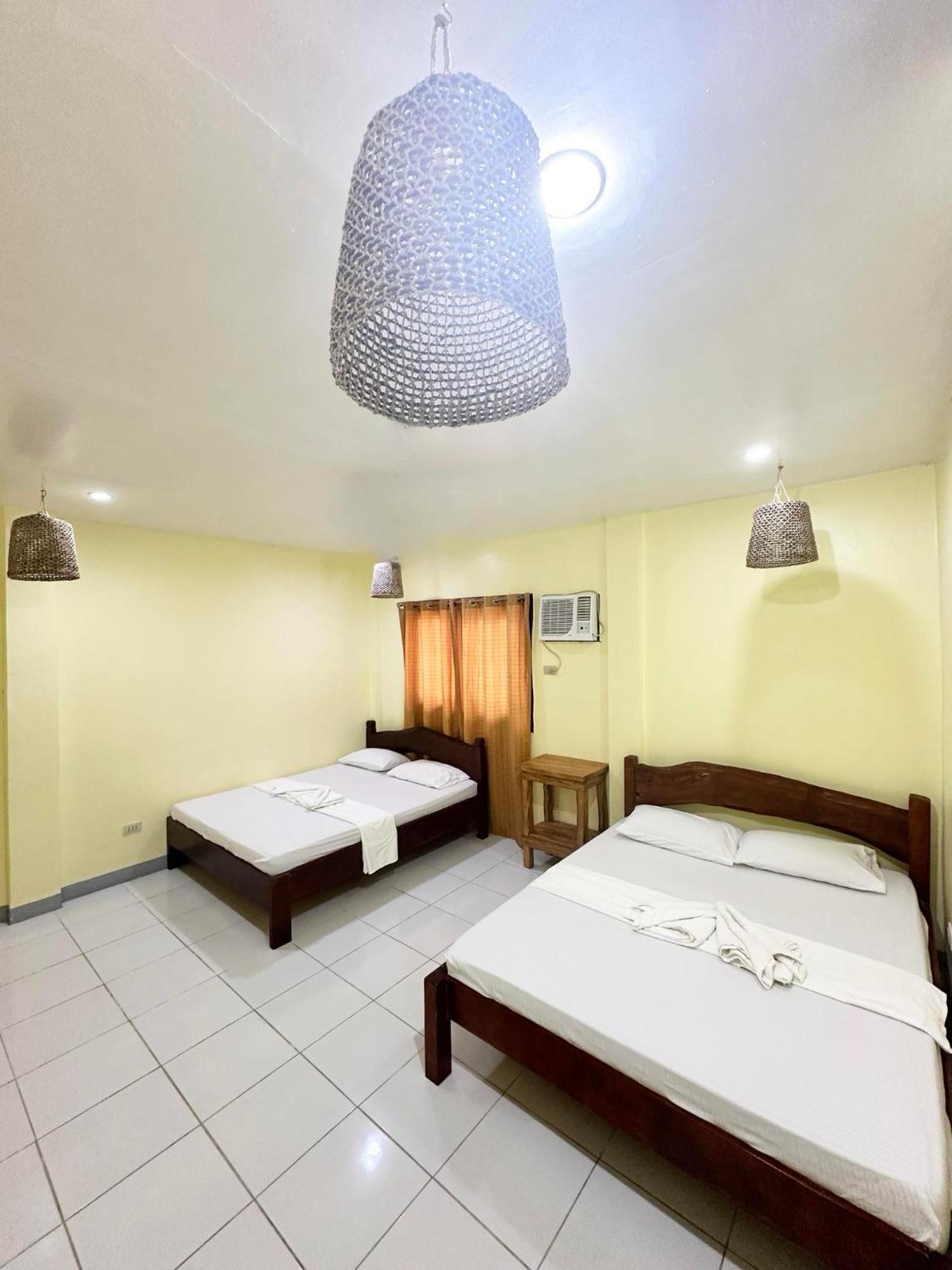Edgar'S Guest House Moalboal Esterno foto