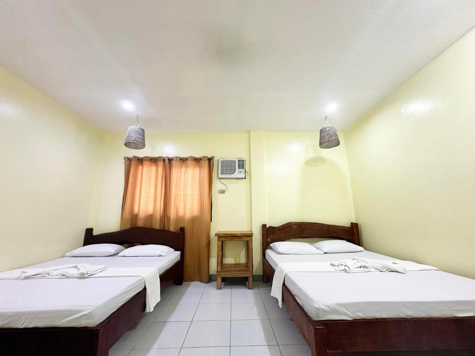 Edgar'S Guest House Moalboal Esterno foto